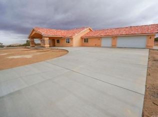 8755 Lilac Rd, Oak Hills, CA 92344