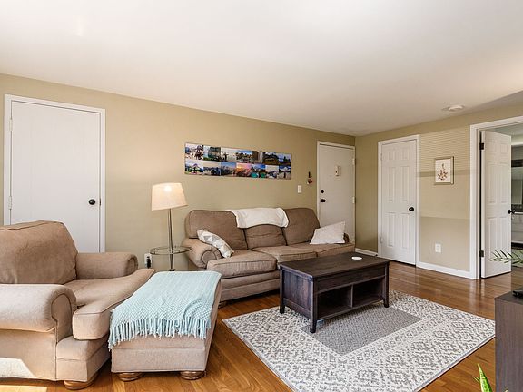 5th image of 3376 Riverside Dr #B