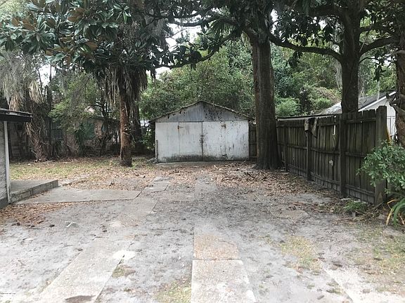 5th image of 585 Lawton Ave