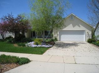 5706 Running Deer Trl, Mc Farland, WI 53558