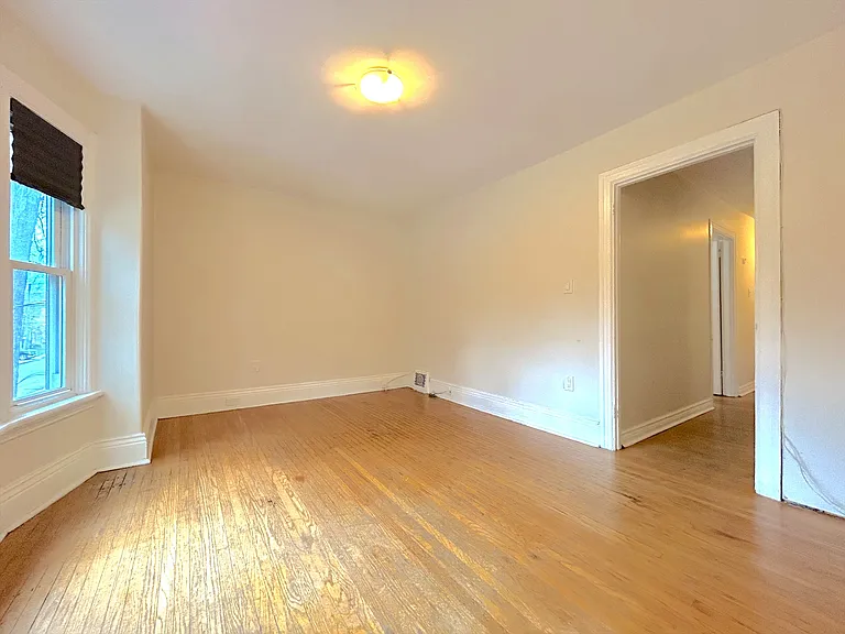 14 New St #2 — Photo 3