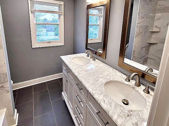 Double Vanity / New Tile