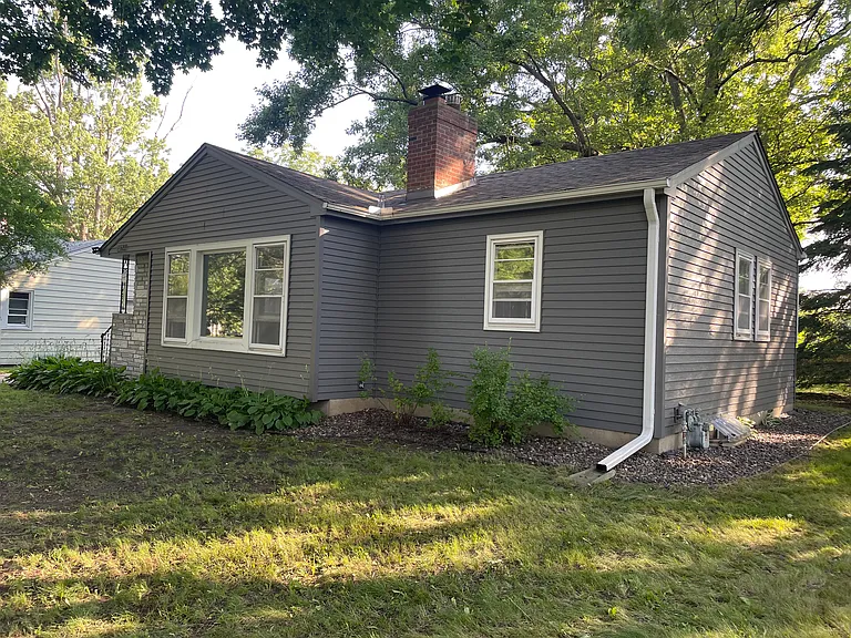 2537 McNair Dr N — Photo 1