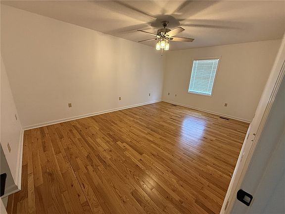 3rd image of 311 Dixie Dr
