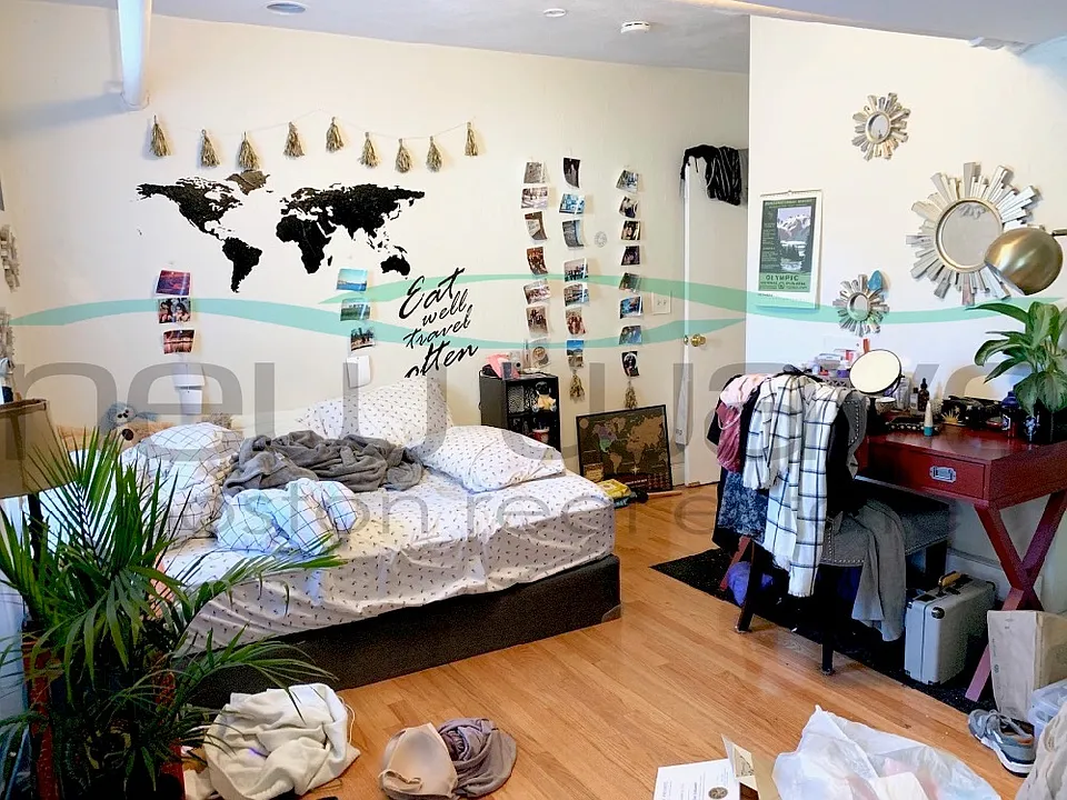 136 Hemenway St #13
