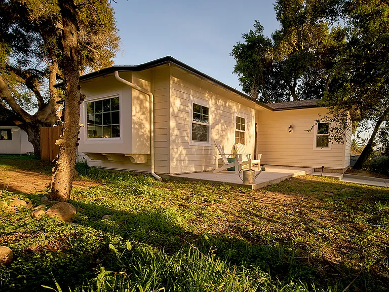 590 N Kellogg Ave — Photo 22