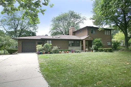 730 W Maple St photo 1