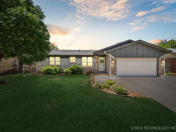 402 N Cedar St, Jenks, OK 74037