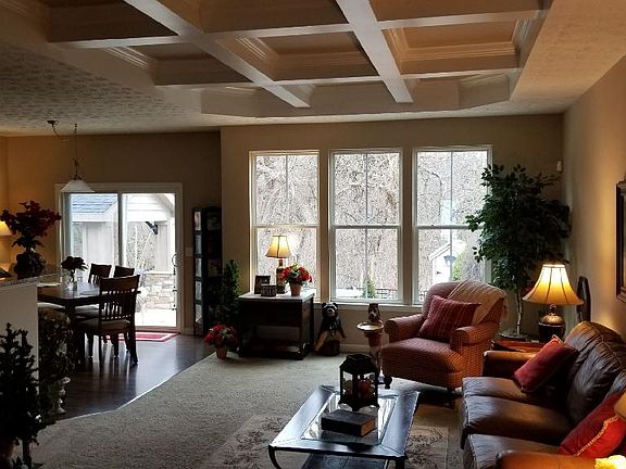5th image of 157 Southbrook Dr