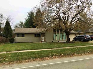 911 Chelsea Ave, Rockford, IL 61107