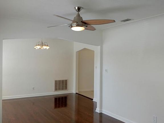 3rd image of 5727 9th Ave N