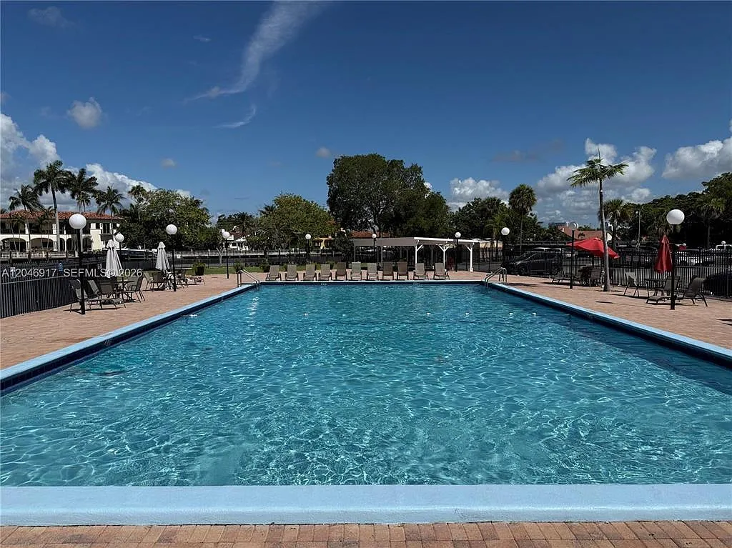 2 bed, 1.5 bath, 924 sqft, $2,200 — Photo 4