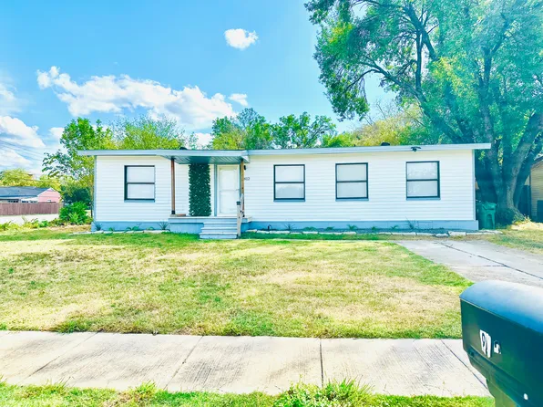 812 Forrestal Dr, Arlington, TX 76010