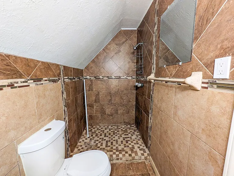 460 Belvedere Dr — Photo 28