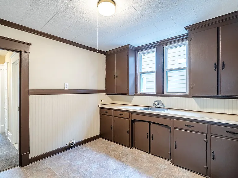 223 Virgil Ave — Photo 3