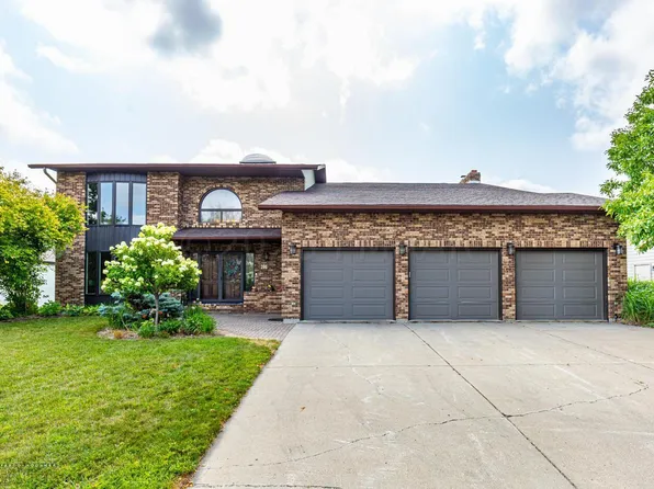 286 Prairiewood Dr S, Fargo, ND 58103