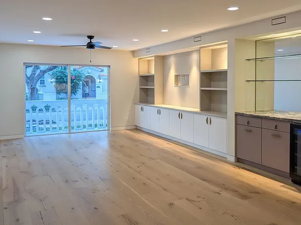 100 Edgewater Dr APT 142, Coral Gables, FL 33133