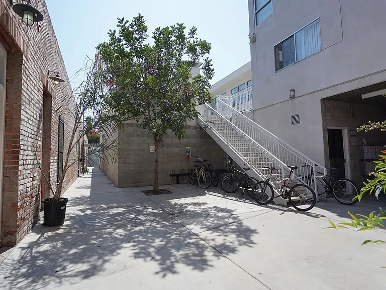 922 W 23rd St #103 — Photo 2