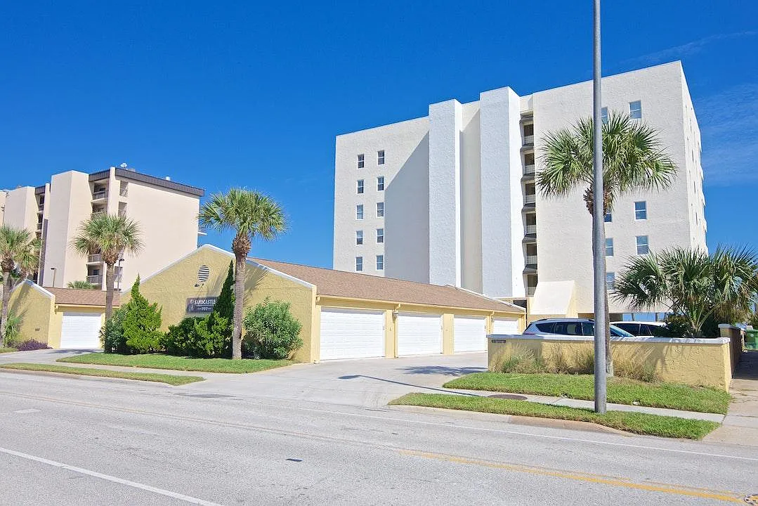 West Side of Building - 707 1st St S #602