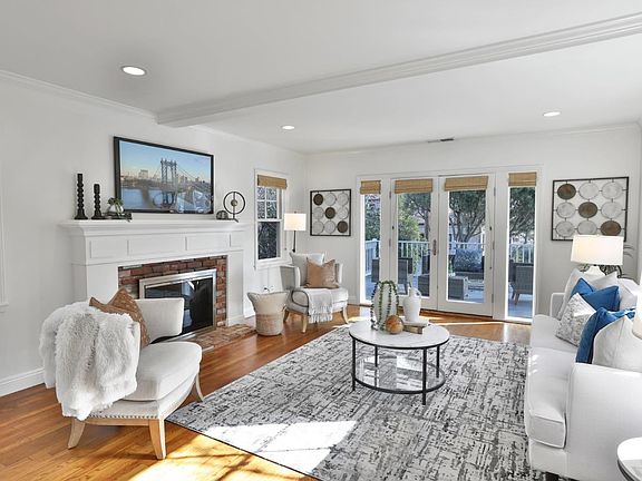 3rd image of 101 Creffield Hts