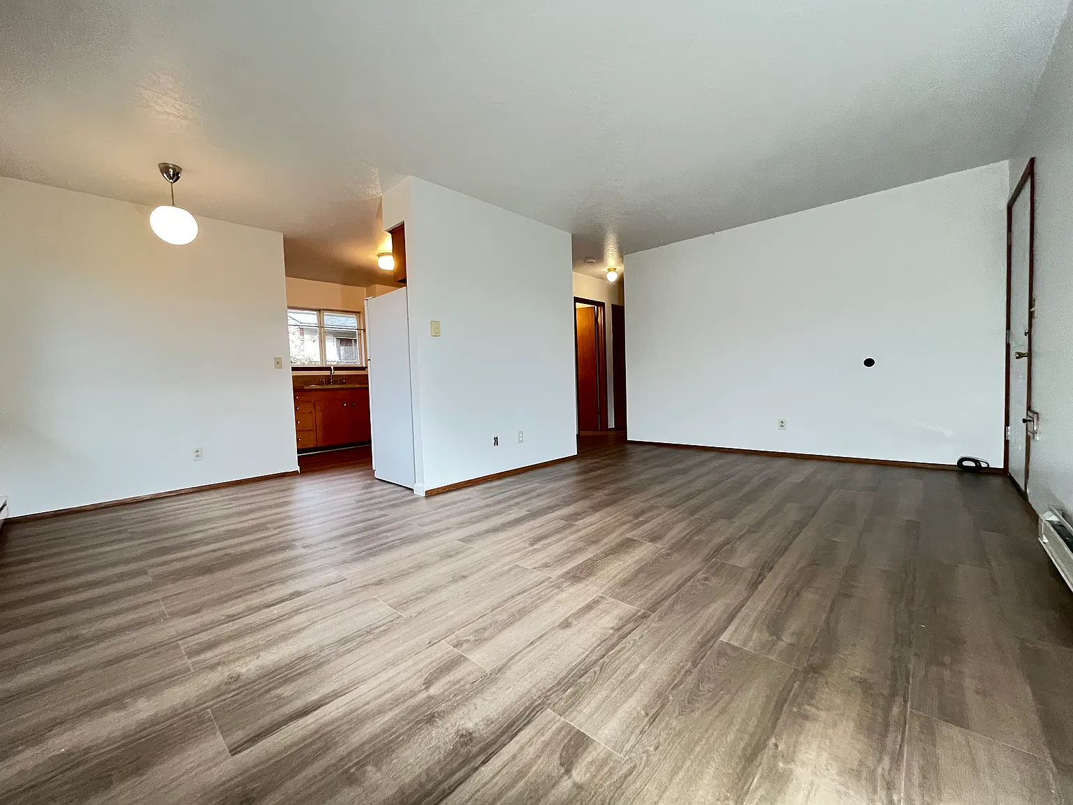 2 bed, 800 sqft, $1,600 — Photo 2