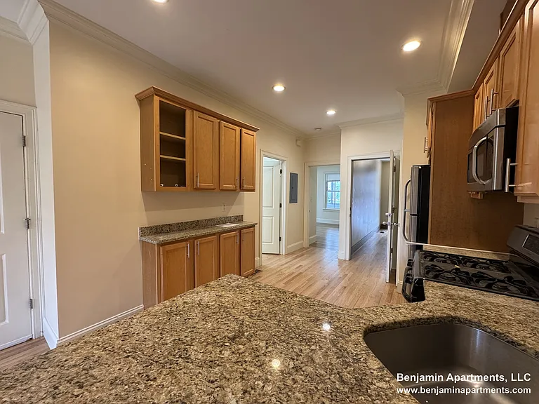 25 Lothrop St #2 — Photo 4