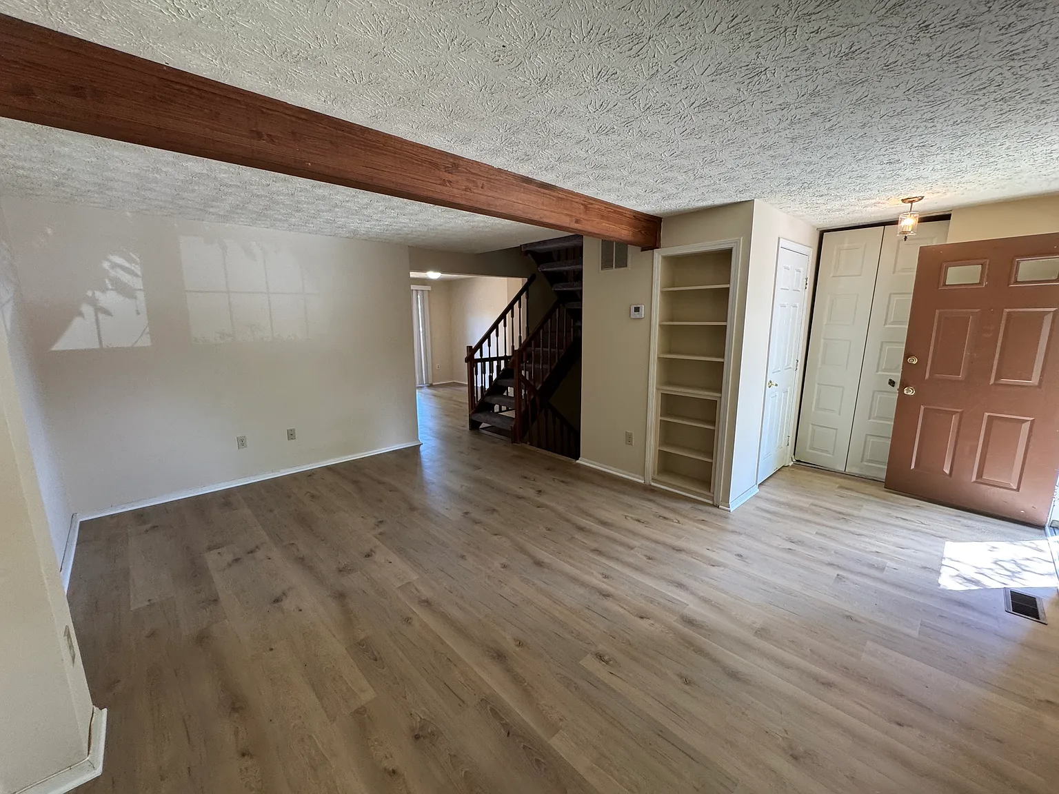 3 bed, 1220 sqft, $2,875 — Photo 2