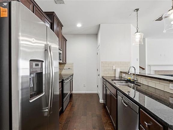 5th image of 4987 Longview Walk