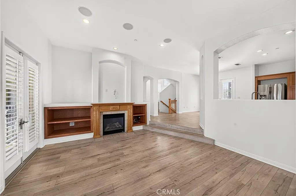 3 bed, 3.5 bath, 2314 sqft, $8,800 — Photo 2
