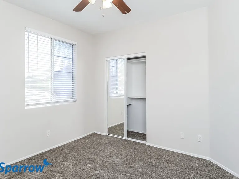 2203 S Harper — Photo 3