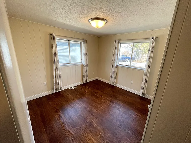613 & 615 E Brenda Ln #615 — Photo 10