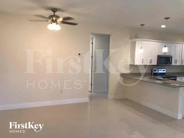 3 bed, 2.0 bath, 1579 sqft, $2,070 — Photo 4
