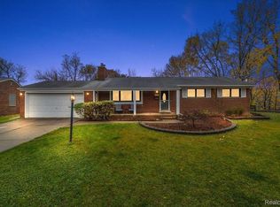 24119 Saint Mary Ct, Farmington, MI