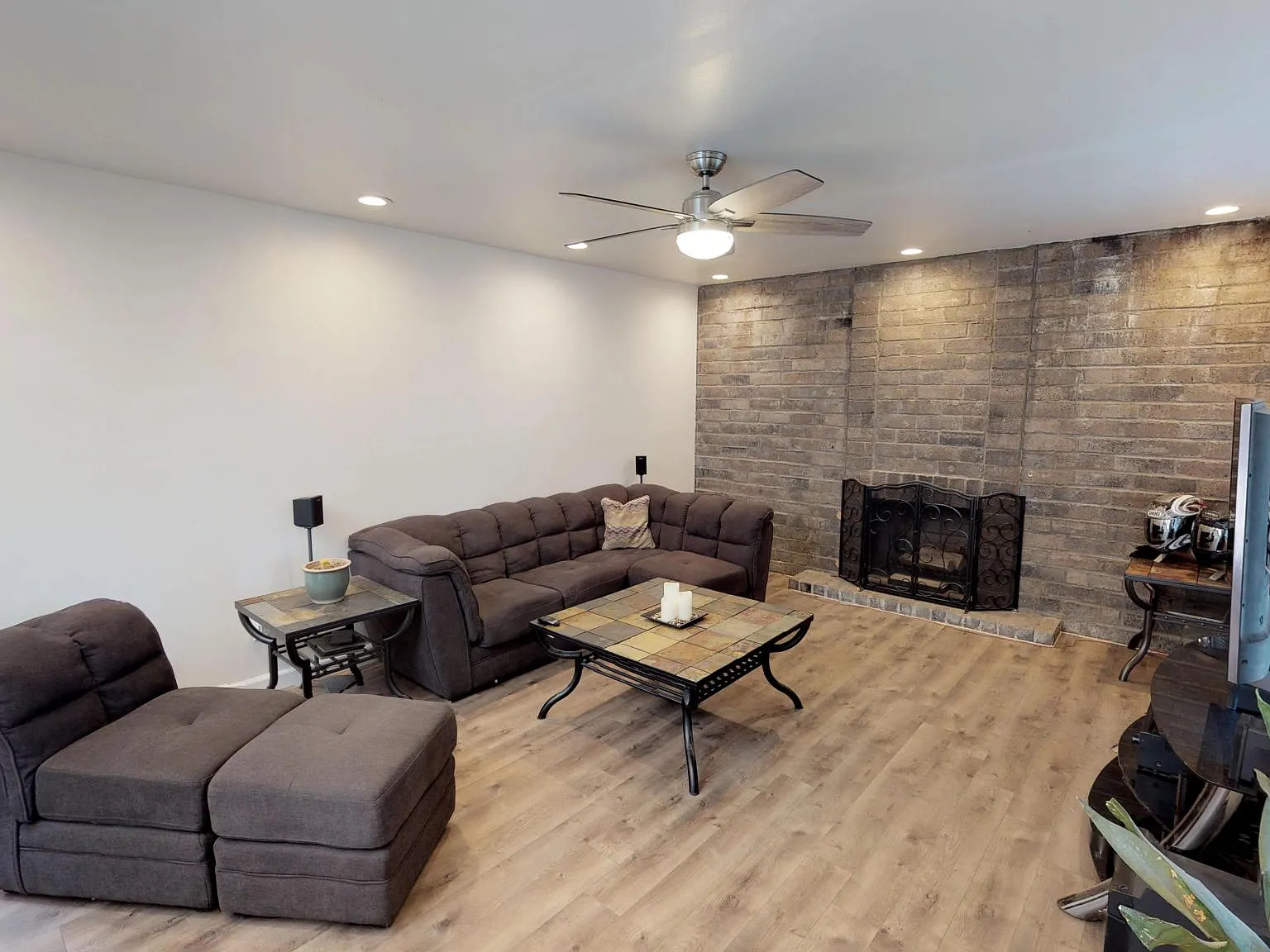 2 bed, 2072 sqft, $2,800 — Photo 4