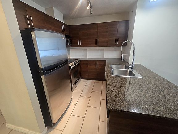 3rd image of 813 Agnes St #1204