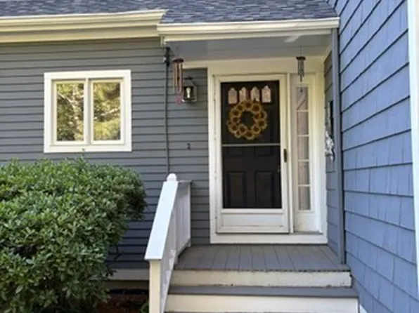 3 Fairway Ln #1, Blackstone, MA 01504