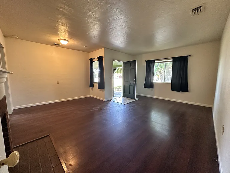 1125 Park Blvd — Photo 2