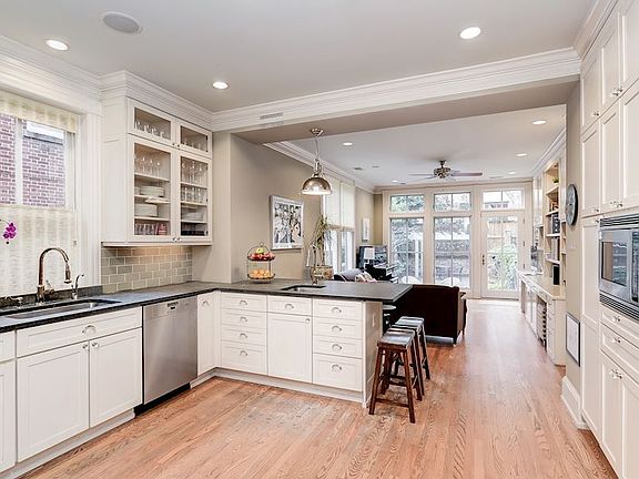 Kitchen/ Family Room