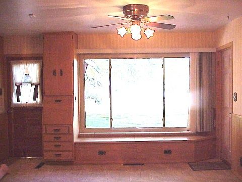 Dining Area Off Kitchen - Window Seat