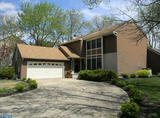 11 Juniper Dr, Mount Laurel, NJ 08054