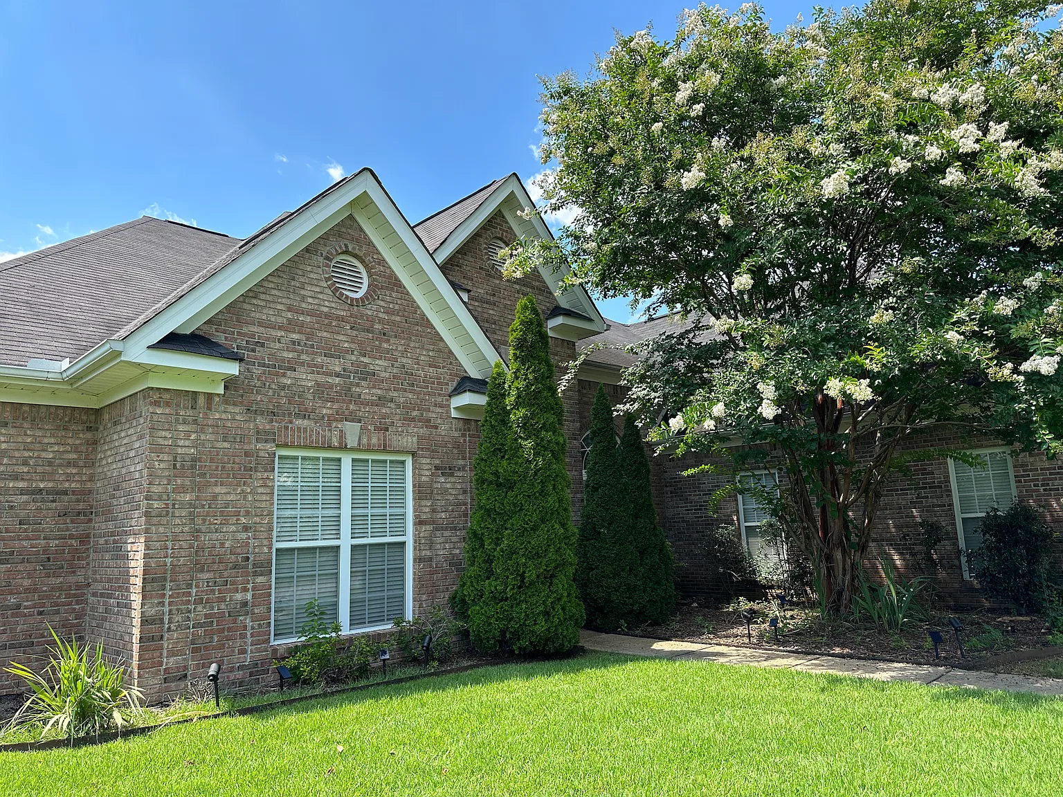 4 bed, 3600 sqft, $3,400 — Photo 2