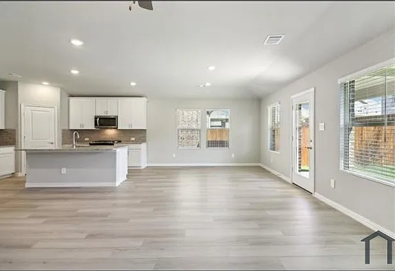 6208 Castamere Dr — Photo 2