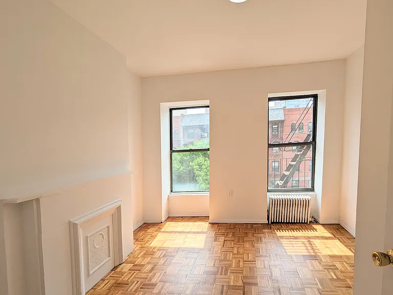 1727 2nd Ave #4FN — Photo 1
