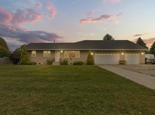 1443 Glynview Trl, Faribault, MN 55021