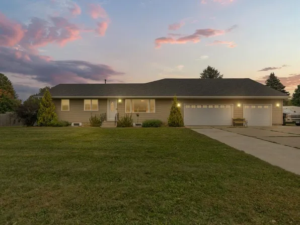 1443 Glynview Trl, Faribault, MN 55021