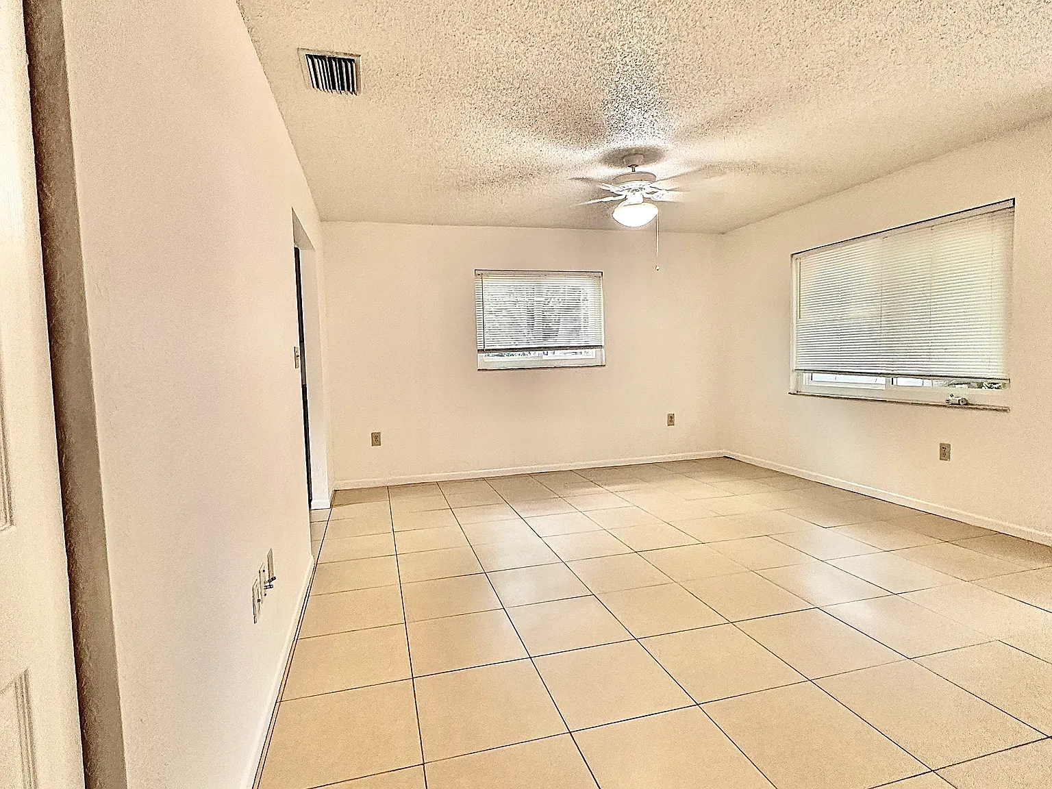 2 bed, 980 sqft, $1,950 — Photo 4