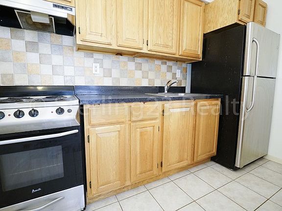 2nd image of 2566 12th St APT 3B