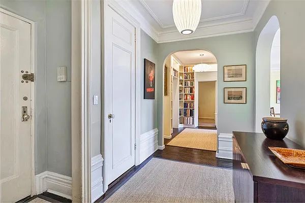 Sold by R New York | media 13