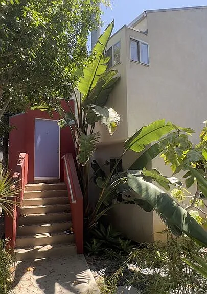 656 Angelus Pl — Photo 1