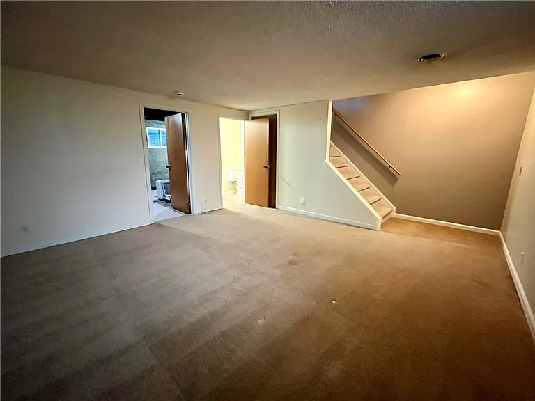 168 Surrey Hill Way — Photo 14